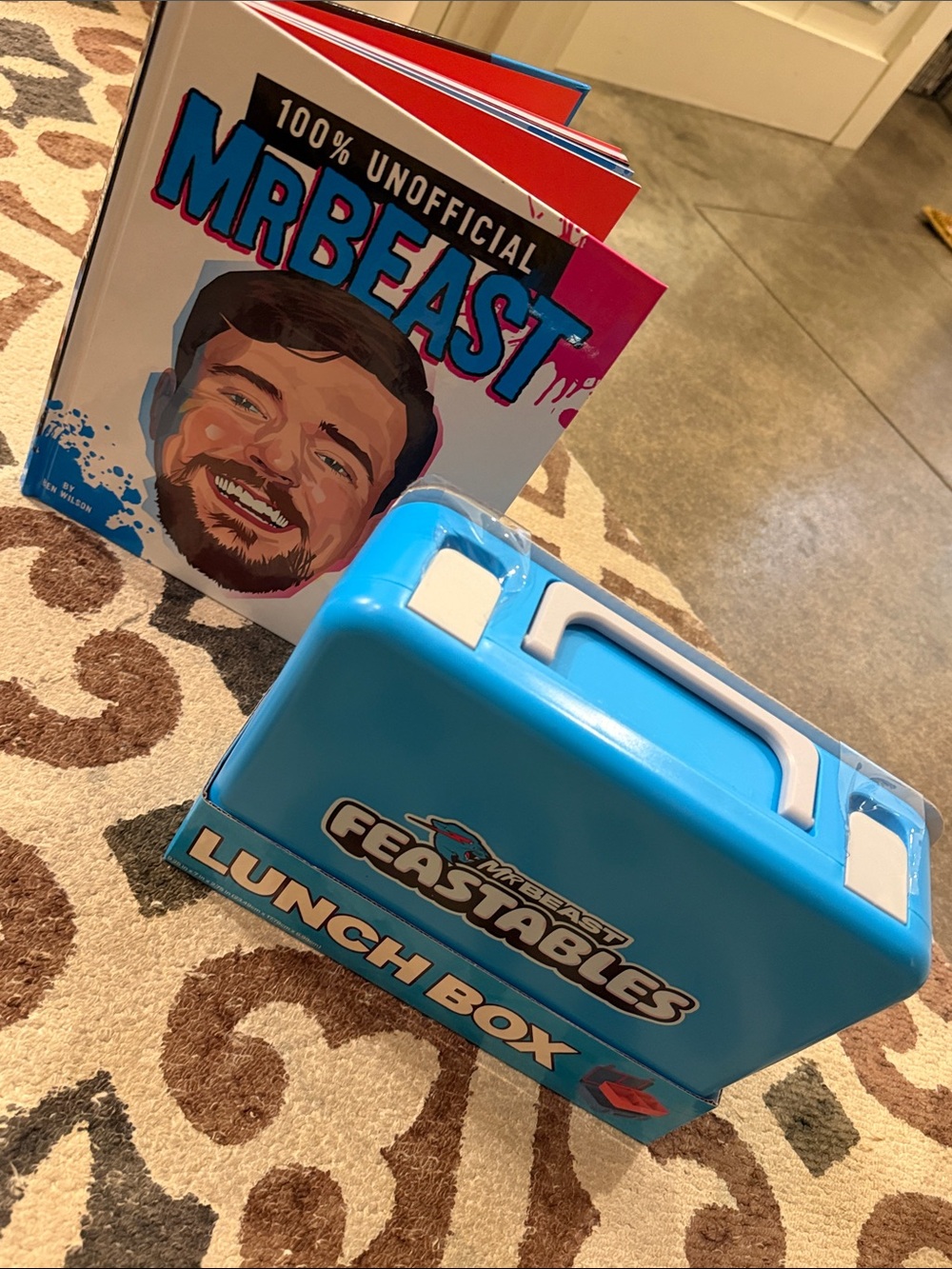 MR BEAST FEASTABLES Blue Lunch Box & 100% UNOFFICIAL MR BEAST BOOK